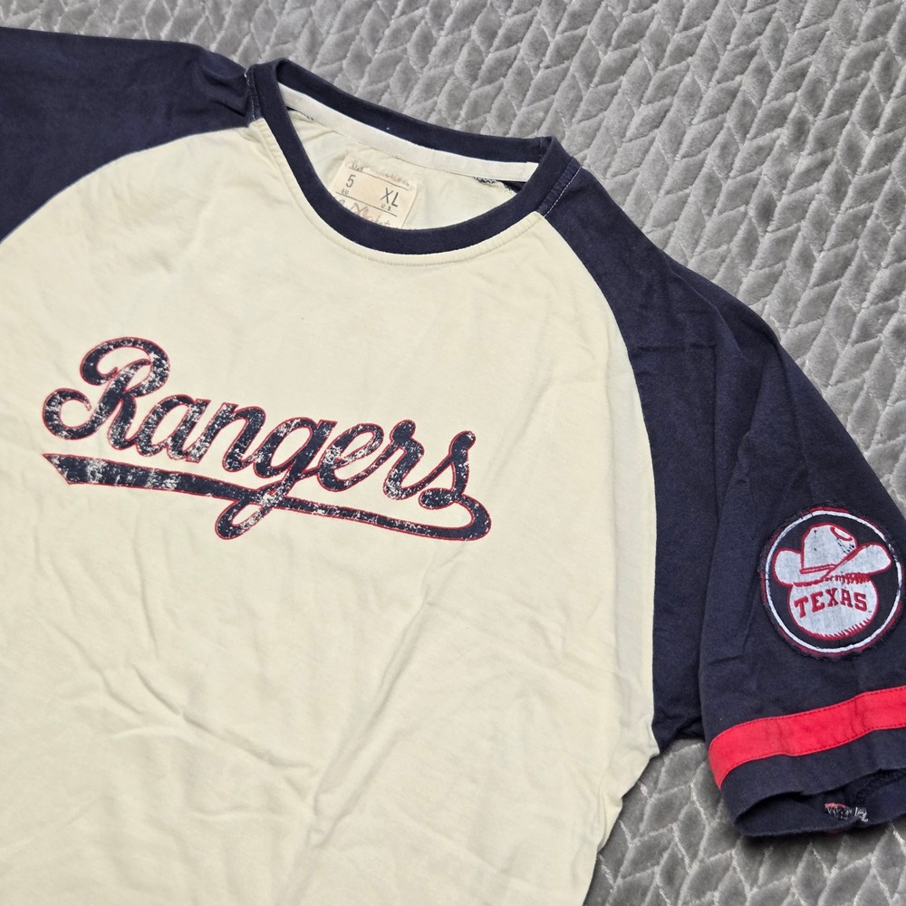 Red Jacket Texas Rangers Raglan T-Shirt Mens XL Cream Navy Distressed Graphic